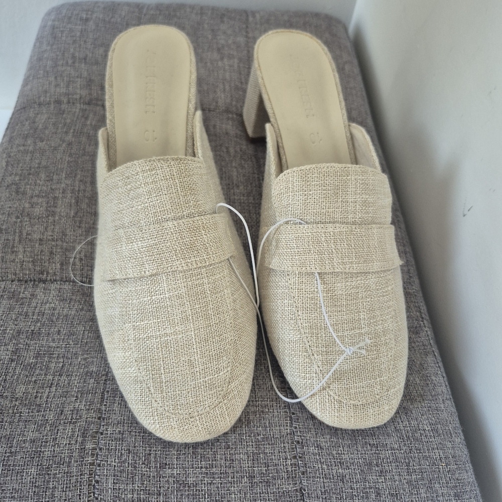 Joe Fresh Cream Textured Mules With Block Heel| Mule Crème Avec Talon Bloc